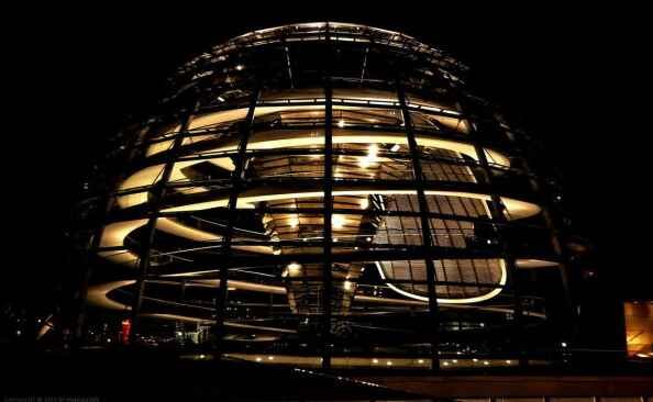 Reichstag Dome w Niemczech (fot. entertainmentandart.com)