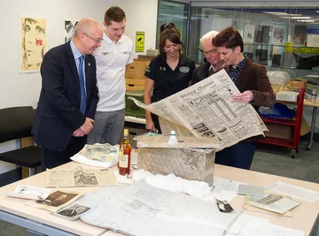 "Kapsuła czasu" została otwarta na uniwersytecie w Stirling 