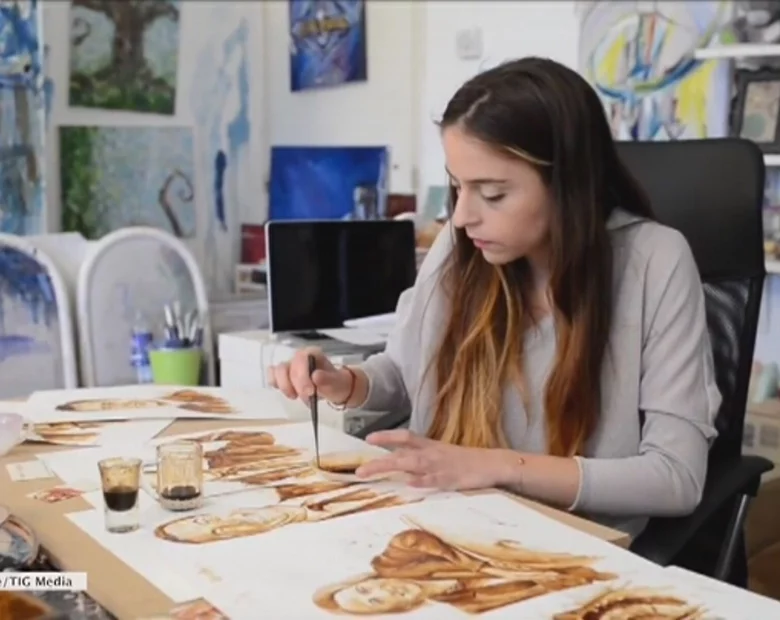 Miniatura: Niezwykłe portrety malowane... kawą