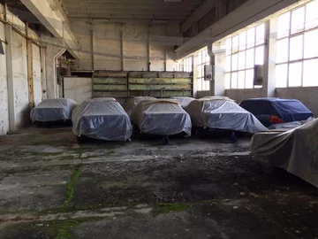 25-letnie BMW z bułgarskiego magazynu. Nigdy nie wyjechały na drogi 