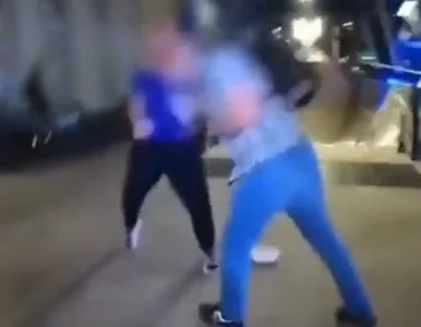 Miniatura: Pijany mężczyzna atakował przechodniów i...