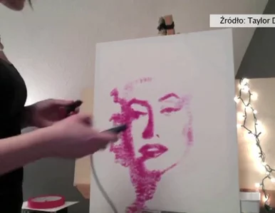 Miniatura: Artystka... wycałowała portret Marylin...