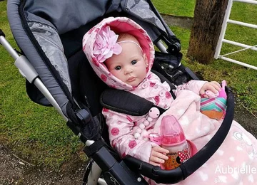 Natasha Harridge ze swoimi lalkami 