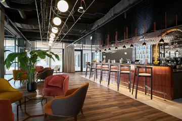 Harmony Valley Resort w Szklarskiej Porębie zaprojektowany przez Tremend to nowy hotel dla dorosłych, którego wnętrza zaprojektowano z inspiracji karkonoskim krajobrazem, lokalnym rzemiosłem i współczesnym designem 