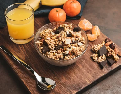 Miniatura: Ta granola z Lidla ma 21 g białka i 18 g...