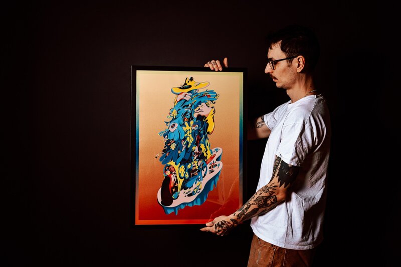 Unikatowy robot Roomba Max 705 Combo ręcznie ozdobiony przez Karola Banacha oraz&nbsp;autorski plakat &ndash; wyjątkowy zestaw przygotowany przez iRobot i&nbsp;DLF na&nbsp;aukcję Wielka Orkiestra Świątecznej Pomocy, z&nbsp;kt&oacute;rej doch&oacute;d wesprze cel 33. Finału WOŚP