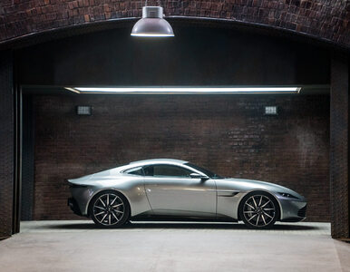 Miniatura: Aston Martin Jamesa Bonda sprzedany za 2,5...