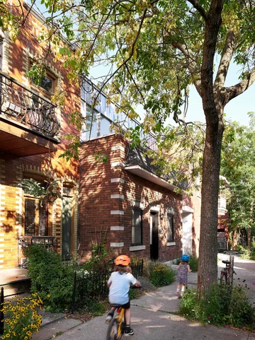 Rodzinny dom z dobudówką, projekt ALEXANDRE BERNIER ARCHITECTE 