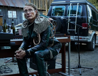 Miniatura: Mads Mikkelsen w nowej, zaskakującej roli....