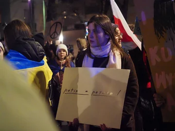 Protest przed rosyjską ambasadą w Warszawie 