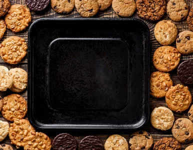 Miniatura: Przekrawam bulwę na pół, posypuję solą –...