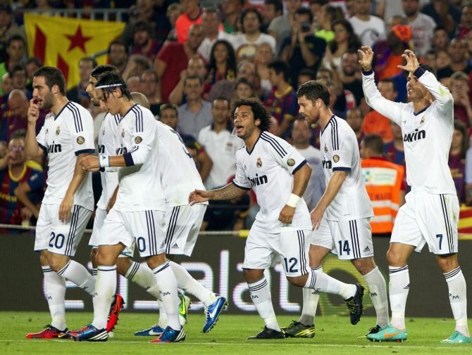 Ronaldo nie pozostał Argentyńczykowi dłużny. Tak z drugiej bramki CR7 cieszył się Real Madryt (fot. PAP/ALEJANDRO GARCIA)