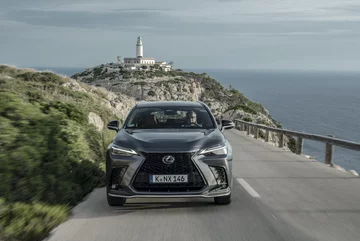 Nowy Lexus NX 450h+ 