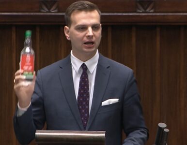 Miniatura: Sejm. Poseł Konfederacji z wódką w ręku...