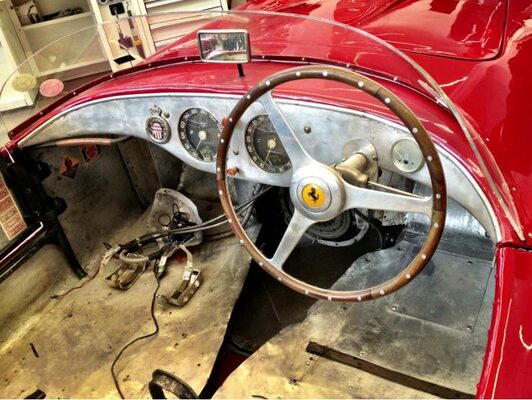 Miniatura: Ferrari - Kulisy kultowej fabryki w...