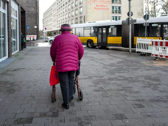 Miniatura: Emerytura spędza sen z powiek Polakom?...