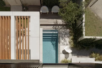 Inside Out Villa, dom jednorodzinny autorstwa pracowni MOKAA – dom, który otwiera się na ogród i redefiniuje współczesny komfort życia 