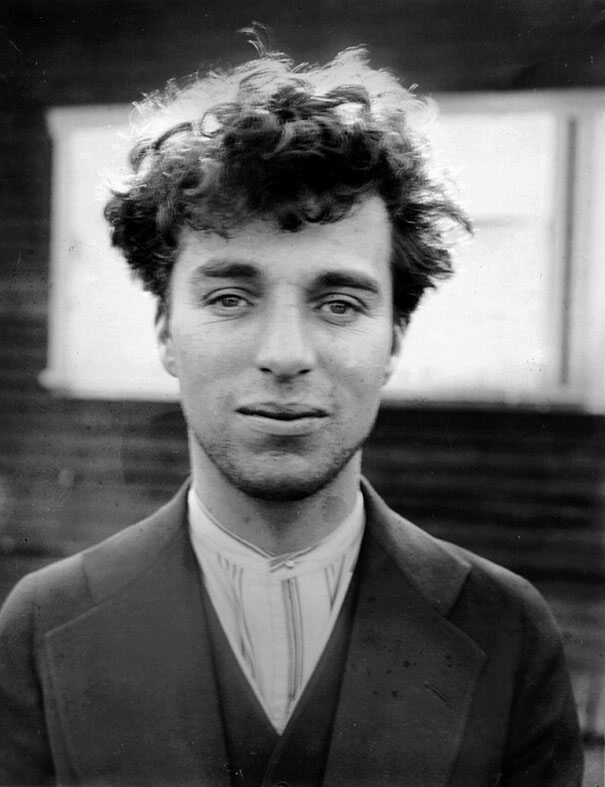 Charlie Chaplin w wieku 27 lat, 1916 (fot. boredpanda.com)
