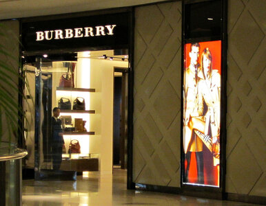 Miniatura: Burberry rezygnuje z futer naturalnych....