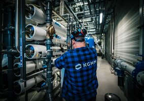 Miniatura: KGHM: miedź magnesem na pracowników