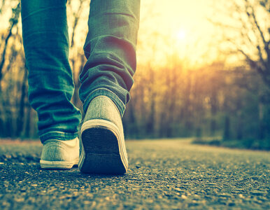 Mówi się, że 10 000 kroków dziennie pomaga schudnąć. Badania pokazują...