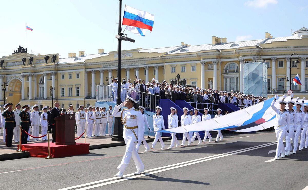Święto rosyjskiej marynarki wojennej. Obchody w Petersburgu z udziałem Władimira Putina 