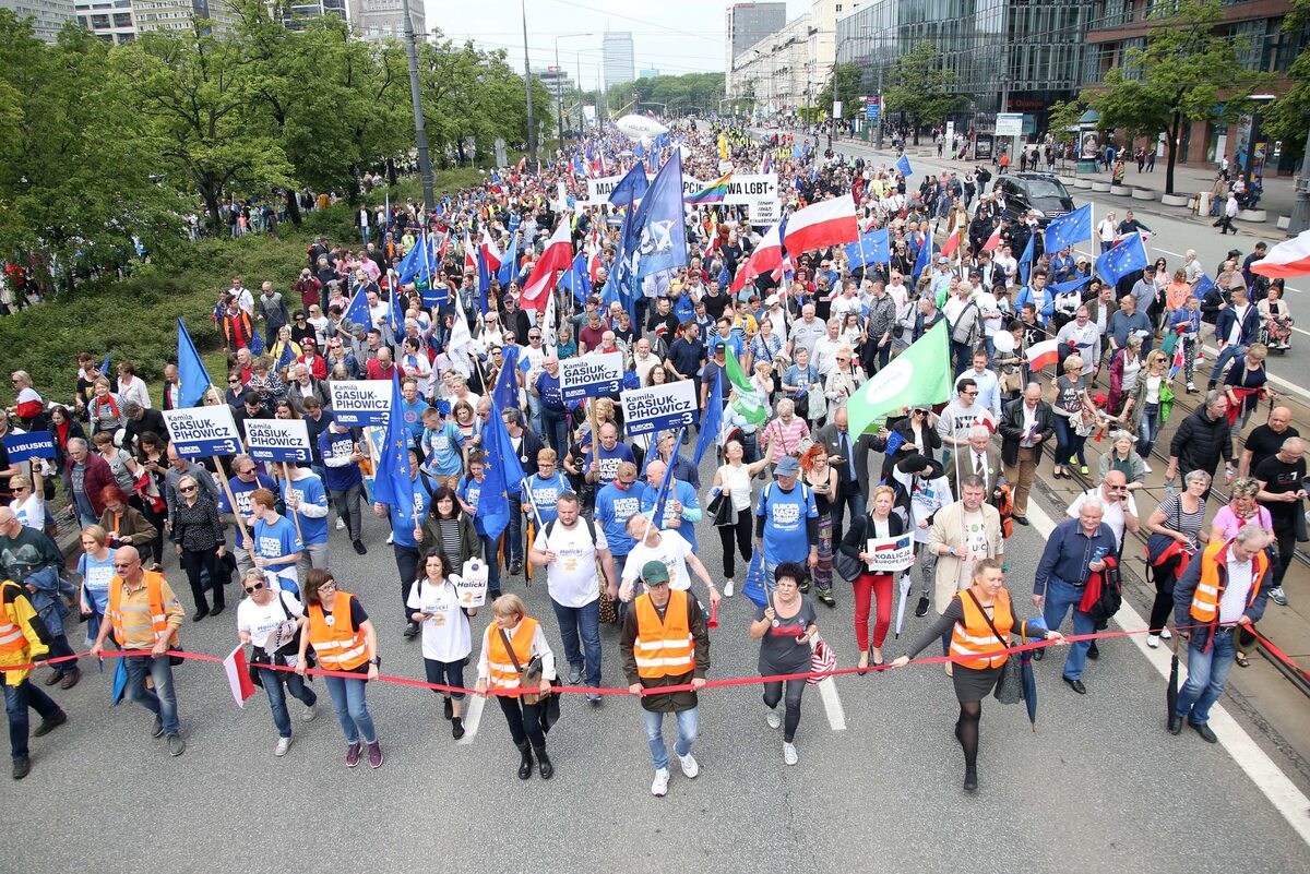Uczestnicy marszu „Polska w Europie” 
