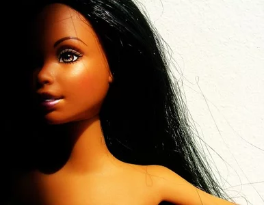 Miniatura: Biała barbie lepsza od czarnej?