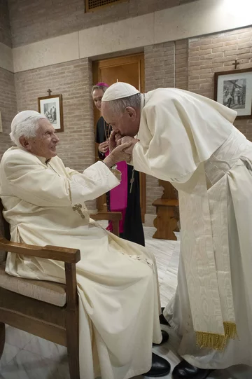 Papież Franciszek i papież senior Benedykt XVI 