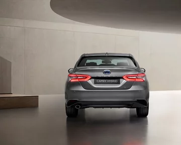 Nowa Toyota Camry Hybrid 