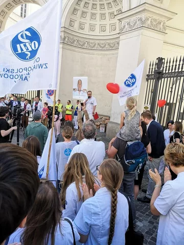 Zdjęcie z protestu lekarzy i zawodów medycznych z 1 czerwca 2019 r. 