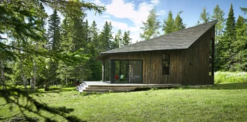 Stara chatka i jej młodsza „siostra”, projekt Anik Péloquin 1105-06, v2com, Anik Péloquin