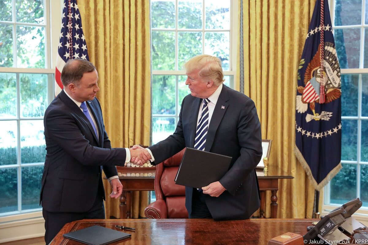 Prezydenci Polski i USA po podpisaniu deklaracji 