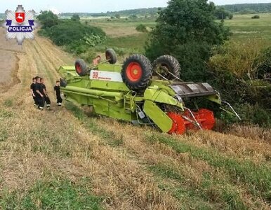 Miniatura: Kombajn dachował na polu i przygniótł nogi...