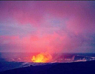 Miniatura: Groźny wulkan znów się budzi. Lawa tryska...