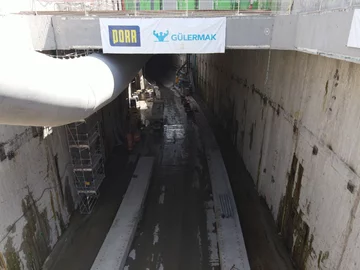 Prace na terenie budowy tunelu pod Świną 