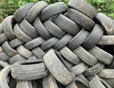 Miniatura: Niemcy zakazują tych opon. Polska pójdzie...