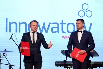 Innowatory „Wprost” 2015 Gala była zwieńczeniem V edycji rankingu najbardziej innowacyjnych polskich przedsiębiorstw prowadzonego przez tygodnik „Wprost” od 2011 r. Statuetki INNOWATORÓW trafiają do najlepszych firm w najbardziej dynamicznych sektorach gospodarki. Sektory te to: