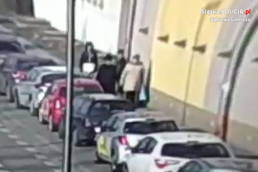 Policja poszukuje mężczyzny, który napadł na kobietę 