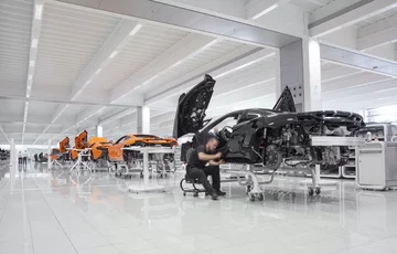 McLaren Technology Center w Woking (Wlk. Brytania) 