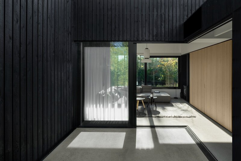 Patio Home, Capsula