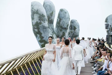 Pokaz mody Chung Thanh Phong Bridal 