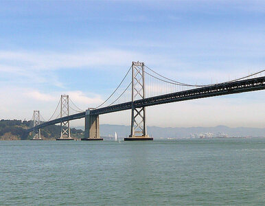 Miniatura: San Francisco: tankowiec staranował most