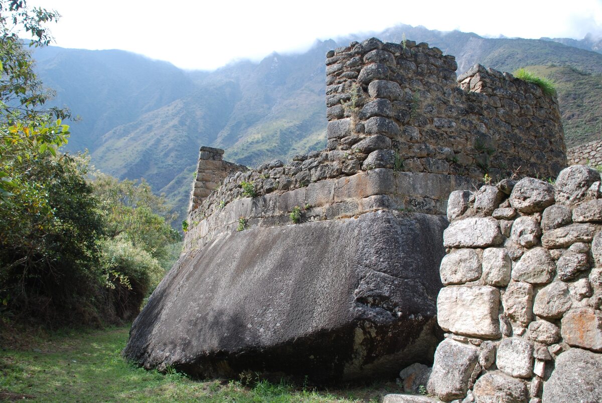 Ruiny inkaskie stanowiska Chachabamba na terenie Narodowego Parku Machu Picchu 