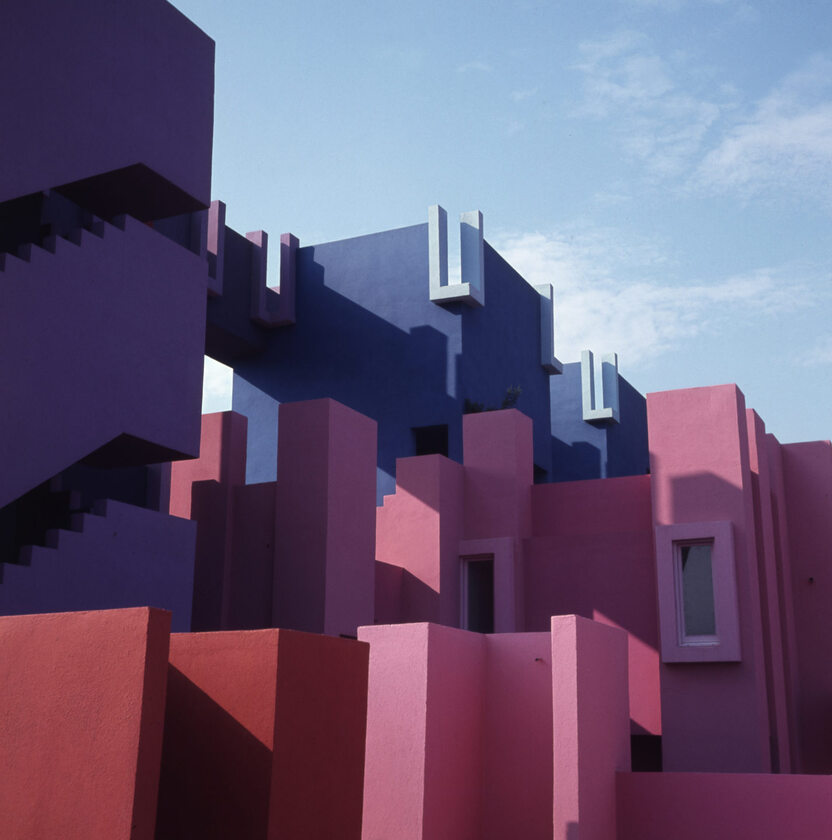 La Muralla Roja, osiedle projektu Ricardo Bofill Taller de Arquitectura Ricardo Bofill, La Muralla Roja