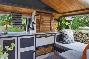 Bus przerobiony na mieszkanie 