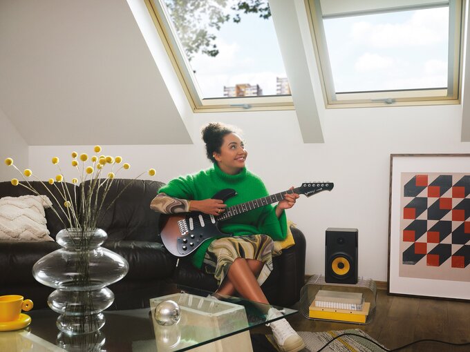 Zastosowana w pakiecie szybowym P50 okien GreenView specjalna, podwójna dźwiękoizolacyjna folia ogranicza przenikanie hałasu do wnętrza