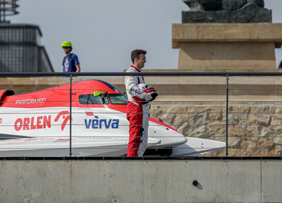 Miniatura: Niecodzienny wyścig ulicami Warszawy i......