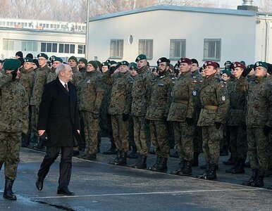 Miniatura: Macierewicz mówi o „niebezpieczeństwach,...