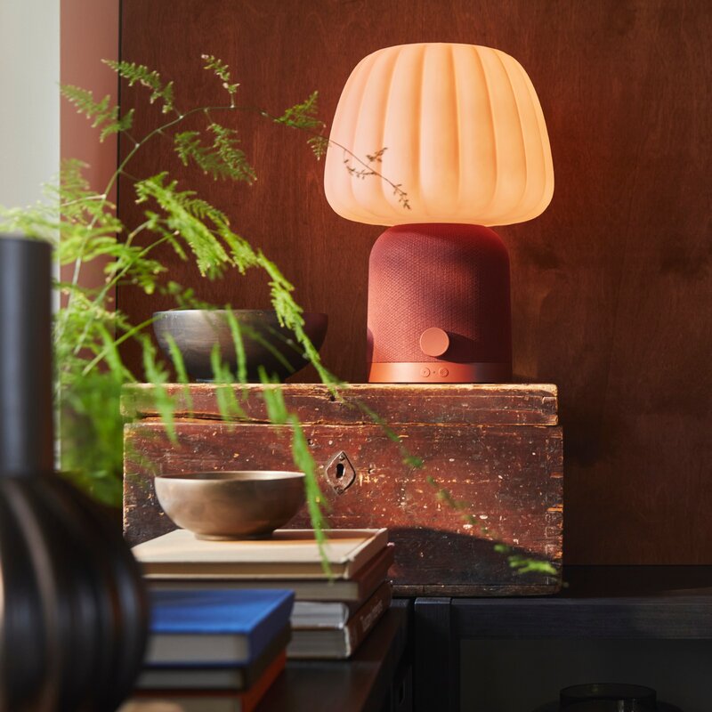 Nowa kolekcja IKEA łączy intensywne kolory, organiczne formy i&nbsp;funkcjonalne rozwiązania, tworząc wnętrza sprzyjające codziennemu dobrostanowi